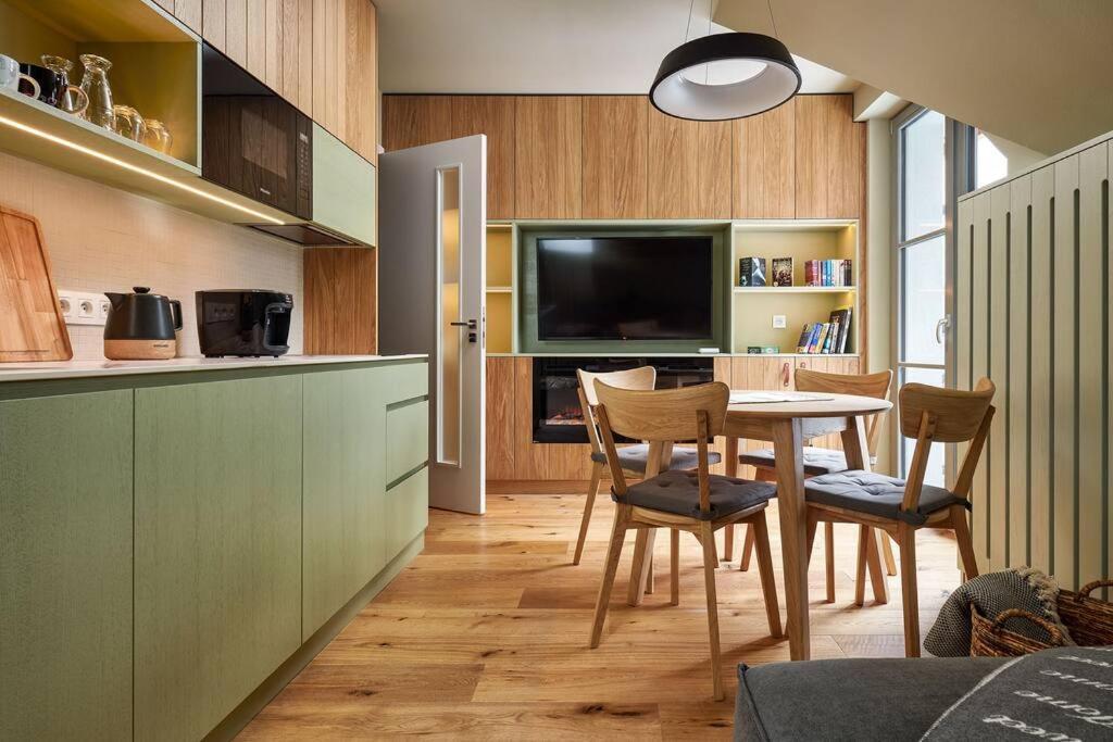 Brand New Mountain Studio & Balcony Гаррахов Екстер'єр фото